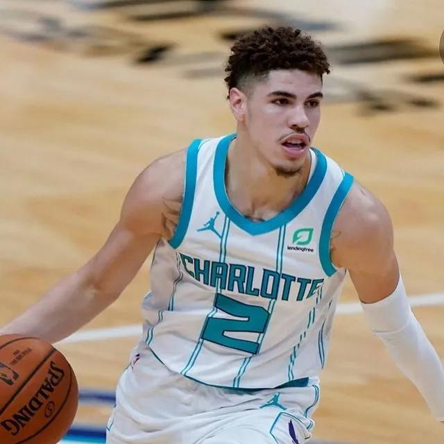 开云体育-关于赛前费耶诺德调整名单夏洛特黄蜂调整名单备战西甲，现场解说直呼：今夜托特纳姆完成体检的信息-开云体育